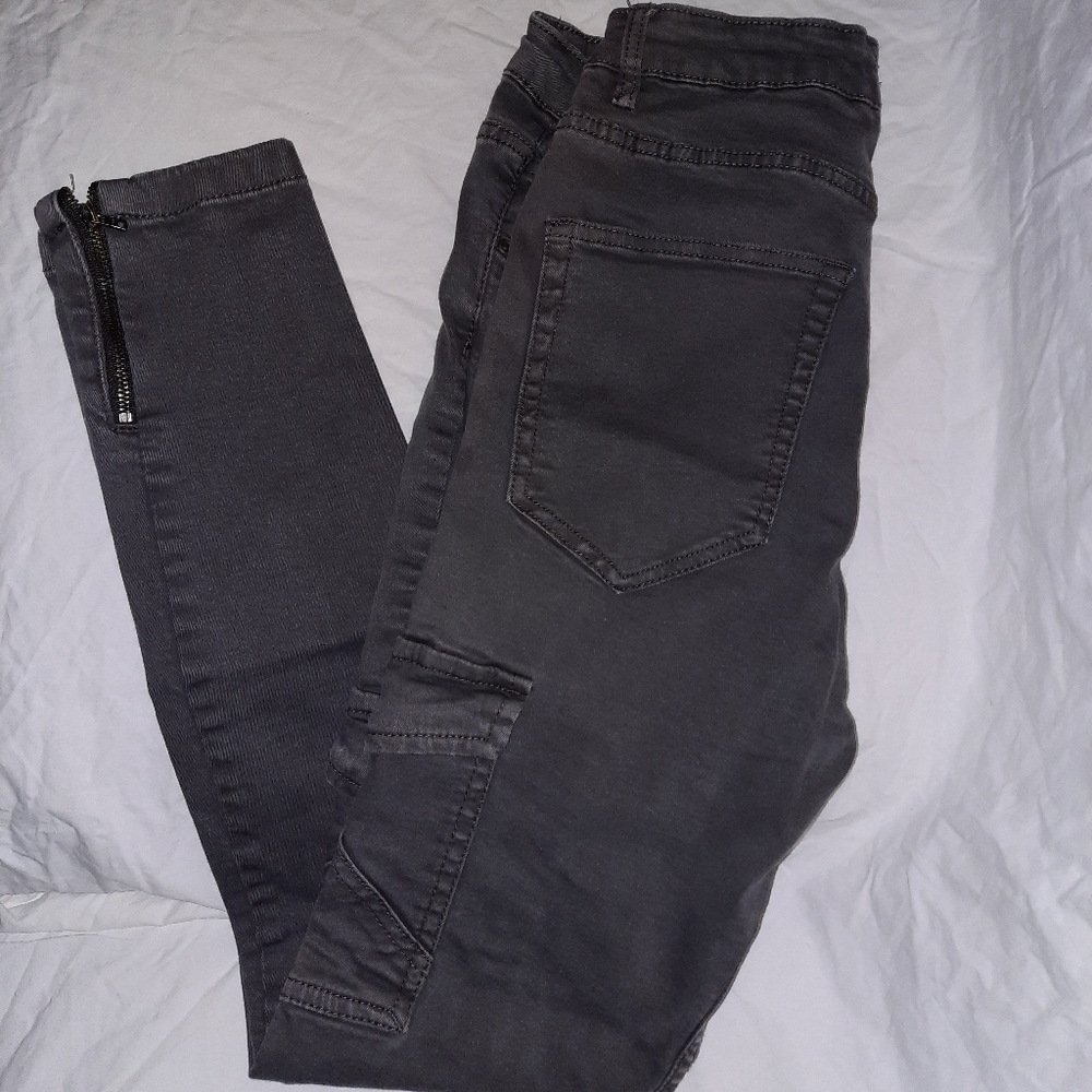 Pull & Bear skinny cargo jeans. Sz EUR 40